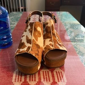 New W/O box OTBT WEDGES size 9.5. STUNNING cow/pony hair leather upper. Not worn